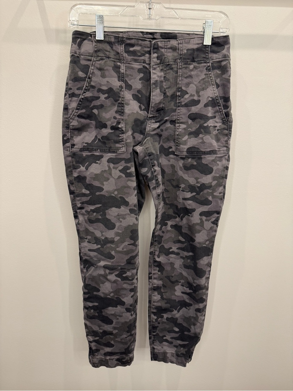 Kut from the Kloth Women's Gray Camo Cargo Pants
